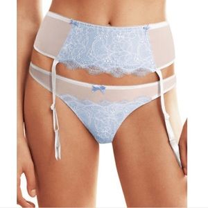NWT B. Tempt'D by Wacoal Sultry Garter Belt in White and Blue
